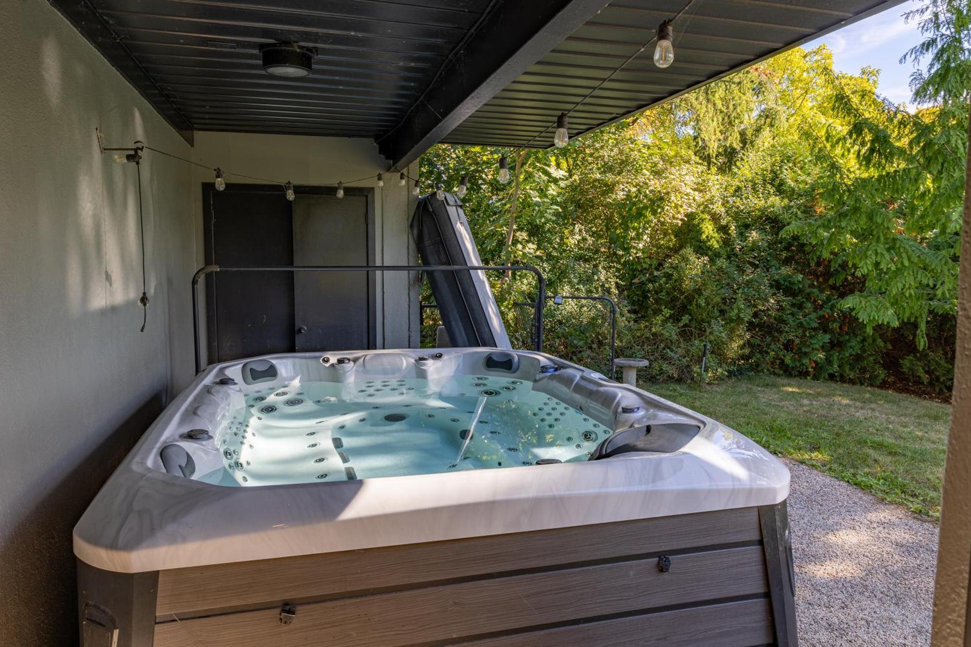 5 Bedroom Luxury Retreat With Hot Tub And Sauna London Exterior photo